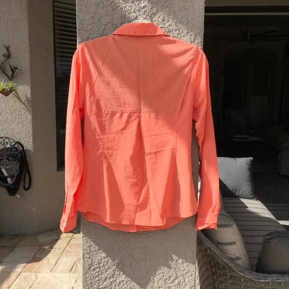 Columbia button up top, size small - Picture 4 of 5